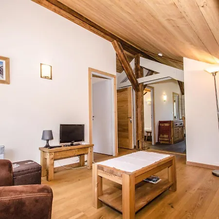 Inviting Apartment In Chamonix With Mountain View Апартаменты *