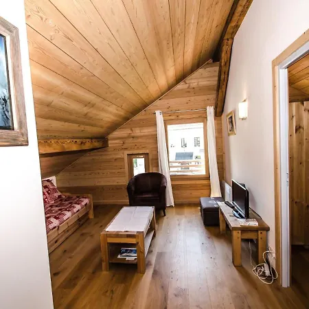 Апартаменты Inviting Apartment In Chamonix With Mountain View